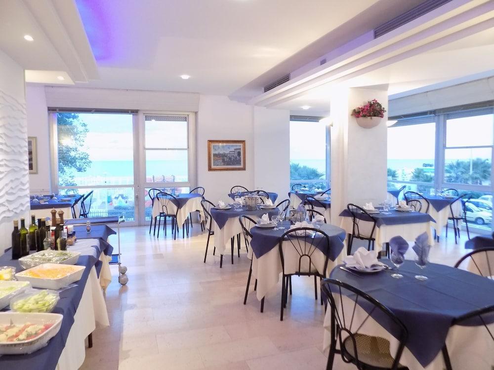 Hotel Diplomatic Riccione Zewnętrze zdjęcie